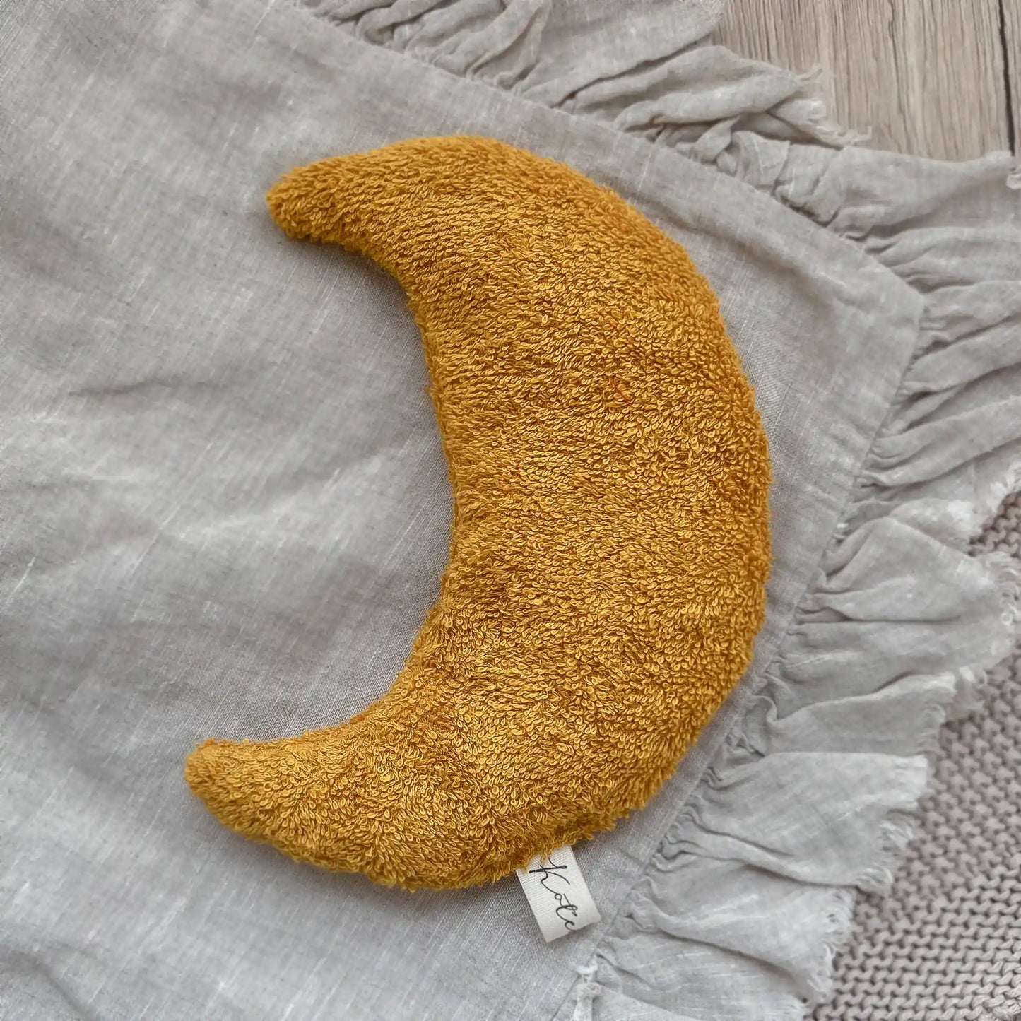 Kotenkram Traubenkernkissen klein | Frottee senfgelb | Mondform K4521K0167