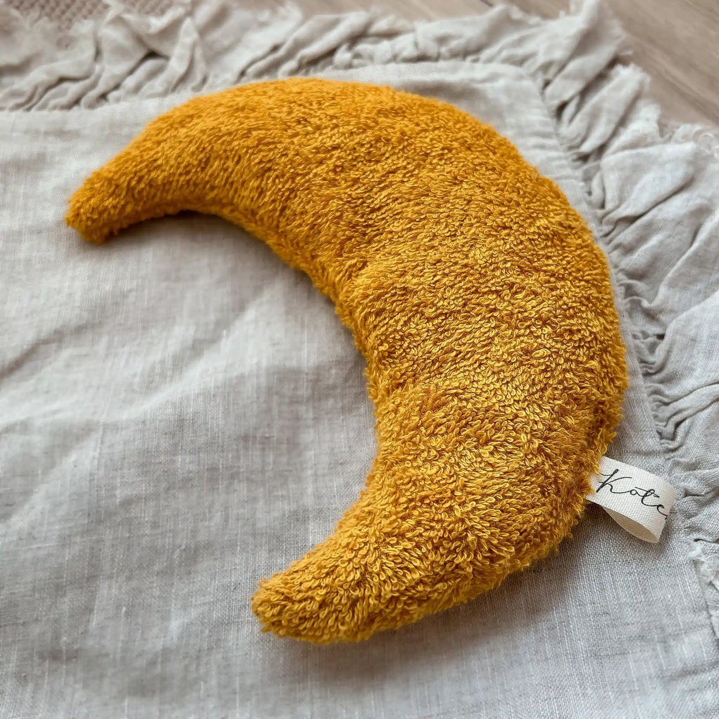 Kotenkram Traubenkernkissen klein | Frottee senfgelb | Mondform K4521K0167