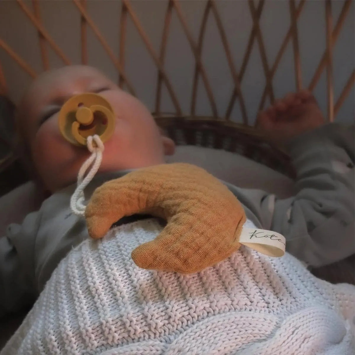 Kotenkram Schnulleranhänger Mond | Musselin senfgelb | Baby S0223K0221