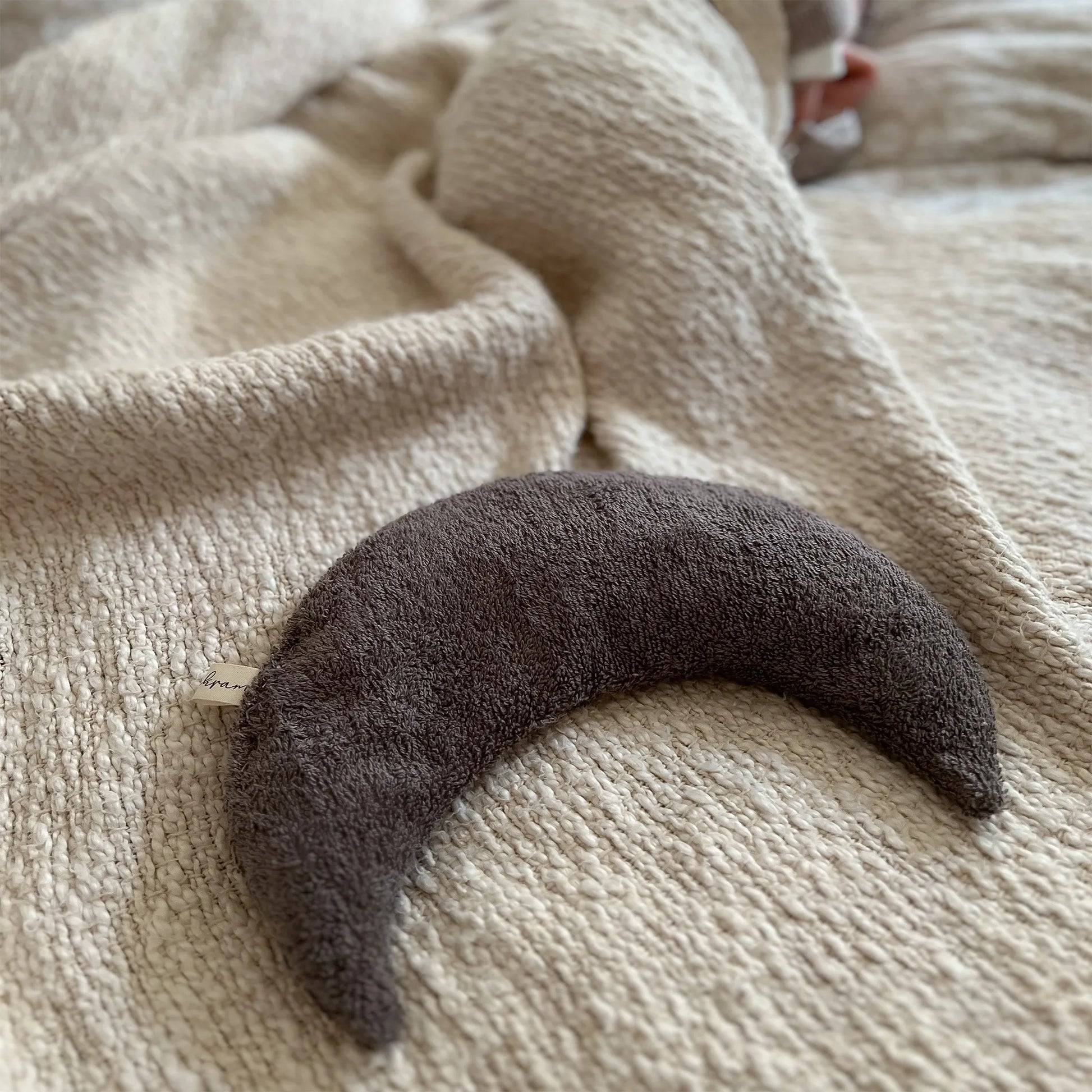 Kirschkernkissen Mondform | Frottee Dunkelgrau | groß - K2622K0201