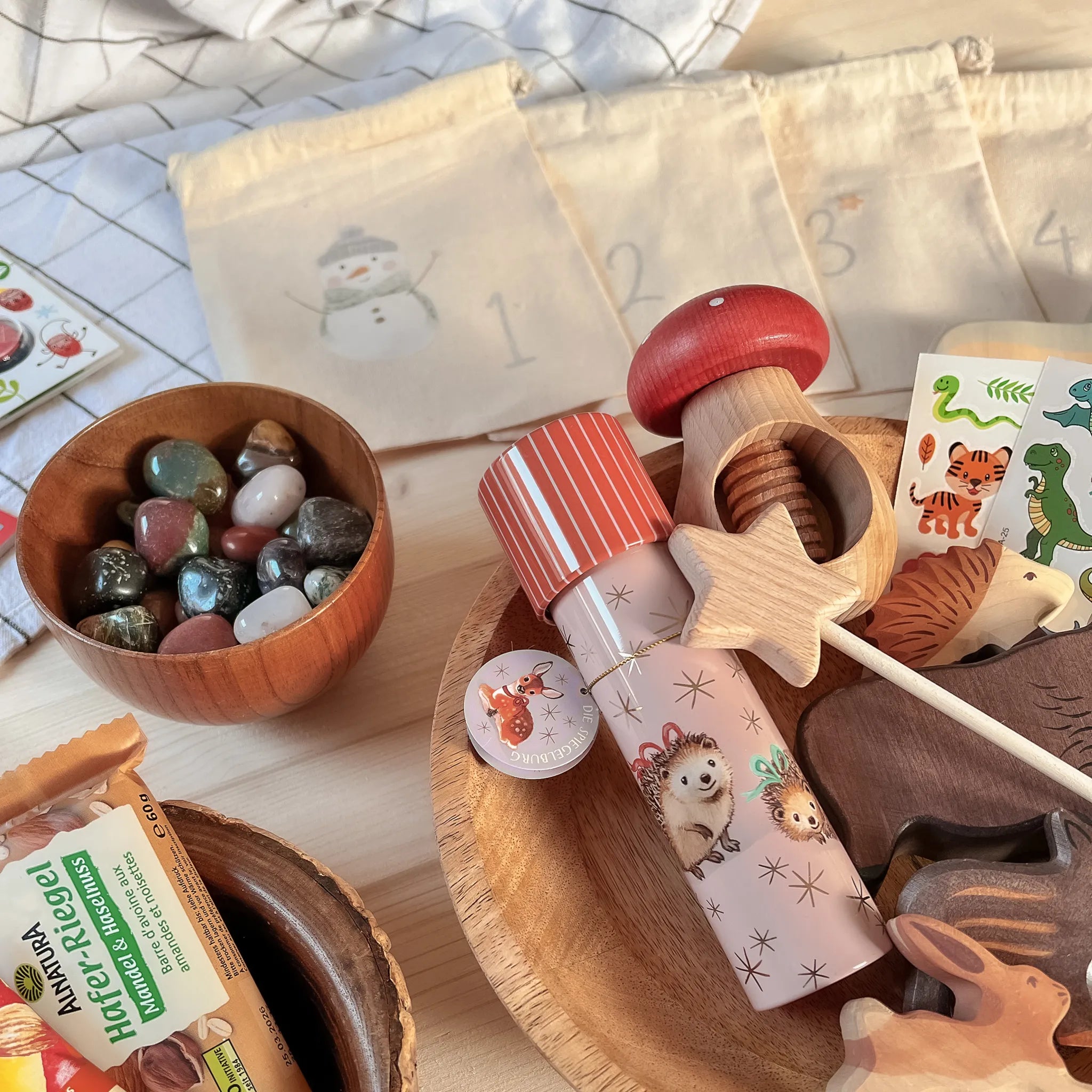 DIY-Adventskalender basteln – mit Bügelbildern und Baumwollsäckchen