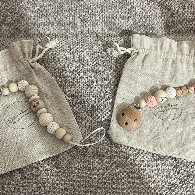 Schnullerkette Regenbogen | Ohne Namen | Cremeweiß & Holz und Schnullerkette Baby Mädchen | Mit Namen | Rosa & Creme