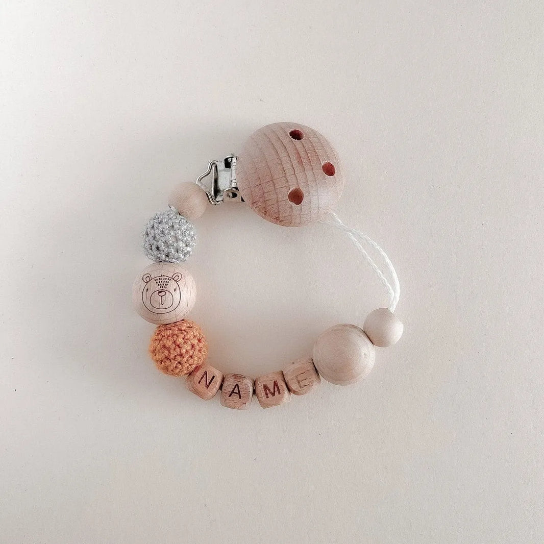 Kotenkram Schnullerkette Bär mit Namen | grau + senfgelb | Unisex S4222K0208