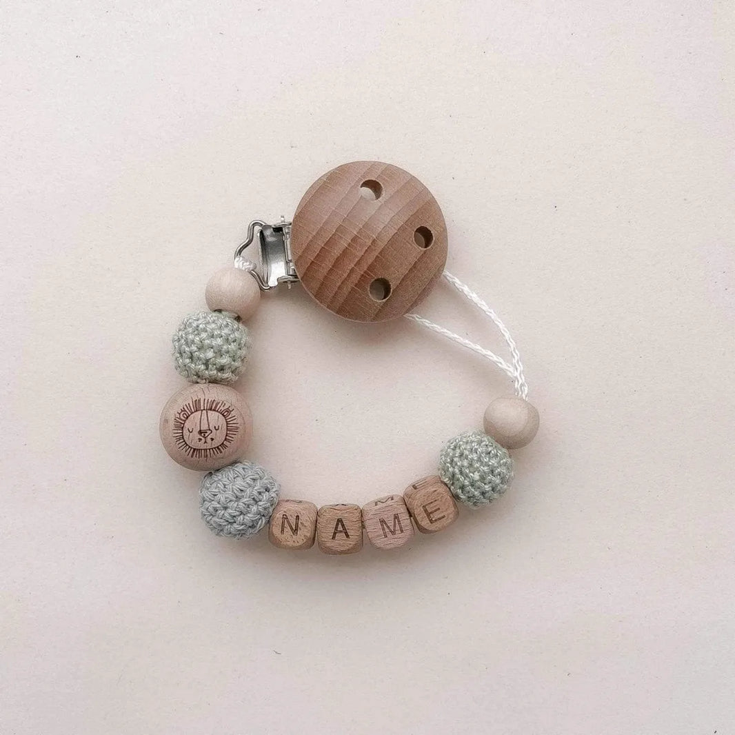 Kotenkram Schnullerkette Löwe mit Namen | hellgrün + grau | Unisex S2923K0244